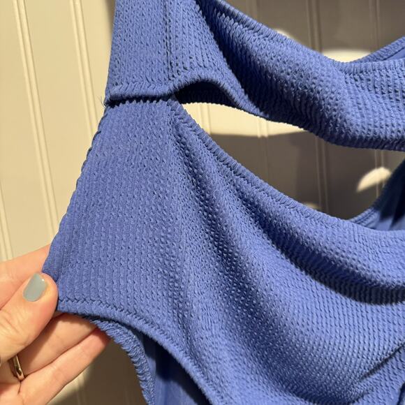 Aerie Blue Crinkle Cut Out One Shoulder One Piece Swimsuit Size Large - Picture 3 of 6